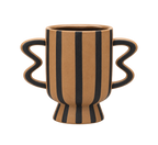 Akimbo Pot